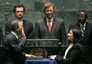 Ban Ki-moon takes the oath of office in 2006